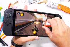 Hormis l'écran qui se raye facilement, la Nintendo Switch 2 semble bien construite (Source d'image : JerryRigEverything)