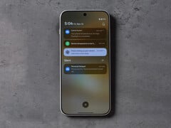 Le OnePlus 15 a dû désactiver certaines fonctions pour s'assurer que la température n'augmente pas davantage. Ci-contre : une capture d'écran de la vidéo du test de résistance. (Source de l'image : Max Tech)