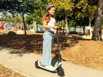 Le Segway C2 SE peut transporter des utilisateurs pesant jusqu'à 121 lbs. (55 kg).