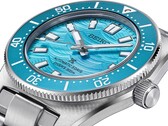 Gros plan sur la Seiko Prospex 1965 Heritage Diver, mettant en valeur son cadran bleu, son affichage de la date, ses aiguilles et index luminescents, ainsi que son boîtier en acier inoxydable.