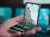 Les spécifications de l'appareil photo et les premières caractéristiques d'affichage du Xiaomi Mix Flip ont été découvertes dans le code HyperOS. (Image : Onur Binay, Unsplash)