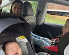 Premier "bébé Tesla" accouché dans la voiture électrique en mode Autopilote
