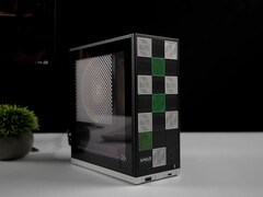 Mini-PC modulaire Framework Desktop avec la marque AMD et un design personnalisé de la face avant (Source d&#039;image : ETA PRIME)
