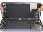 Les composants internes de l'iPhone 14 Pro, y compris la batterie. (Source : iFixit)