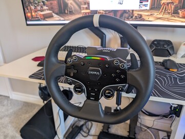 Empattement et volant du Moza R5.