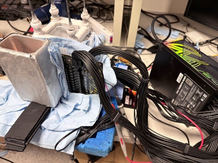 La MSI GeForce RTX 5090 Lightning Z a déjà été overclockée à une fréquence assez incroyable de 3,742 GHz par des overclockers. (Source de l'image :