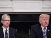 Tim Cook et Donald Trump lors d'une réunion d'affaires à la Maison Blanche (Source : Sky News)