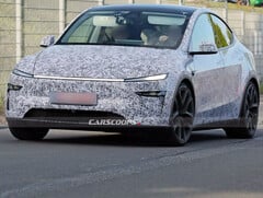 La Tesla Model Y 2026 en test de performance au Nürburgring. (Source de l&#039;image : Carscoops)