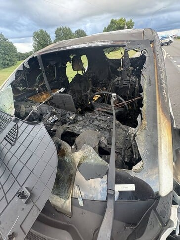 Vue avant de la Mustang Mach E après l'incendie (Source de l'image : Chase Roberts)