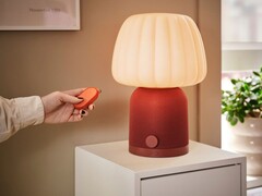 La télécommande Bilresa d'IKEA (version à deux boutons sur la photo) est désormais disponible en Suède. (Source de l'image : IKEA)