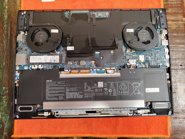 Intérieur de l'Asus Zenbook Pro 16X OLED