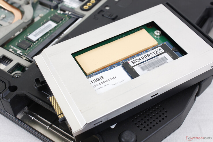 Jusqu'à deux disques M.2 2280 NVMe peuvent être installés dans le caddy amovible