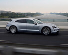 Selon un test effectué sur l'autoroute allemande, la Porsche Taycan Turbo Sport Turismo a une autonomie de 80 miles à 160 mph (Image : Porsche)