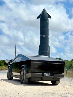 Cybertruck à côté d&#039;une fusée SpaceX Starship. (Source de l&#039;image : NikolaBrussels/X)