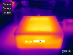 L'Asus ExpertCenter PN42 pendant le test de stress (avant)