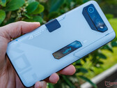 Le smartphone "Ultimate" d'ASUS pourrait recevoir jusqu'à 24 Go de RAM cette fois-ci, ROG Phone 7 Ultimate en photo. (Source de l'image : Notebookcheck)