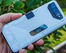 Le smartphone "Ultimate" d'ASUS pourrait recevoir jusqu'à 24 Go de RAM cette fois-ci, ROG Phone 7 Ultimate en photo. (Source de l'image : Notebookcheck)