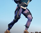 L’exosquelette Hypershell Halo est fixé à la fois au haut et au bas des jambes afin d’apporter une assistance motorisée à la marche.