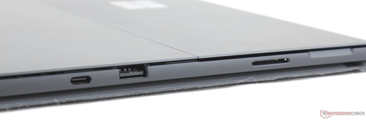 Côté droit : USB C avec DisplayPort et charge, USB A 3.0, Surface Connect.