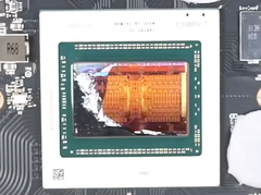 Fissure de la matrice du GPU probablement causée par une augmentation du taux d'humidité (Image Source : KrisFix-Germany)