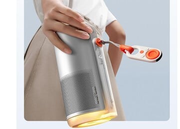 La série MoGo 4 est équipée d'une télécommande infrarouge et d'une lumière d'ambiance à la base. (Source de l'image : Xgimi)