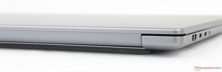 Arrière : Pas de ports