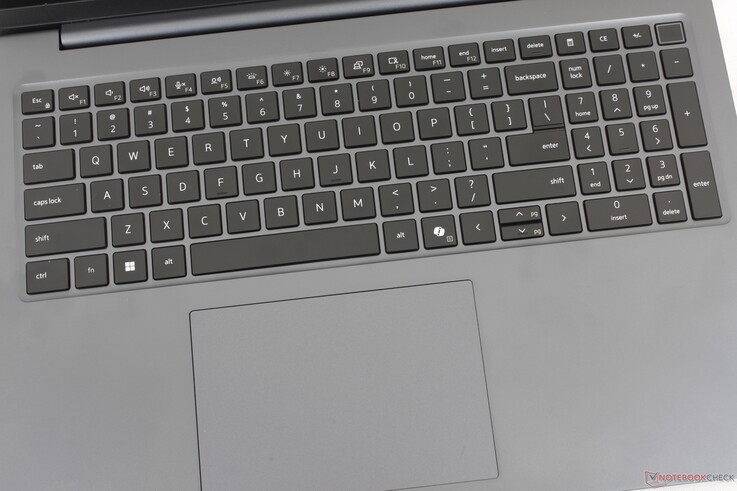 Clavier et sensations similaires à ceux du Dell Pro 7 14, mais avec un pavé tactile plus grand (13 x 9 cm) et un pavé numérique intégré