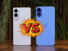 Le Galaxy S25 Edge et l'iPhone 16 Plus ont des dimensions similaires, à l'exception de l'épaisseur. (Source de l'image : Versus sur YouTube)