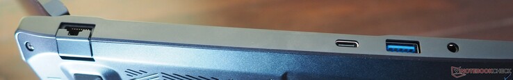 Côté gauche : RJ45-LAN, USB-C 3.2 Gen2 (DP 1.4 & PD), USB-A 3.2 Gen1, Entrée/Sortie de ligne
