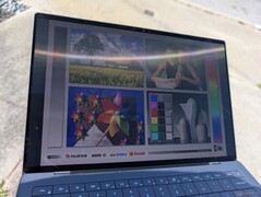 A l'extérieur, sous la lumière du soleil