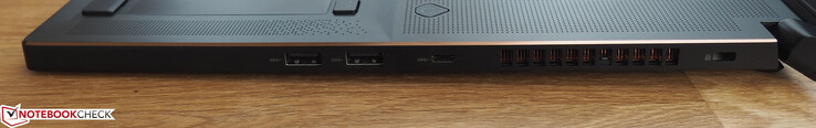 Côté droit : 2 USB A 3.0, USB C 3.0, verrou de sécurité Kensington.