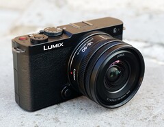 Panasonic a annoncé un kit zoom plus compact pour le Lumix S9. (Source de l'image : Panasonic)