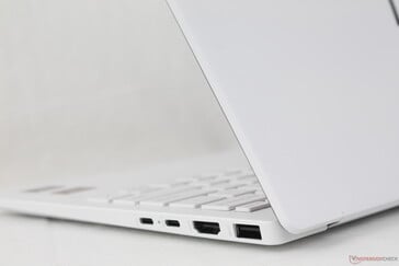 La surface en céramique, en particulier, masque très bien les traces de doigts et les salissures