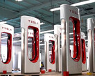 Les superchargeurs préfabriqués permettent une installation 50 % plus rapide (image : Tesla)