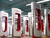 Les superchargeurs préfabriqués permettent une installation 50 % plus rapide (image : Tesla)