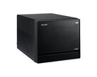 L'image montre une vue de face du Shuttle XPC Mini PC, qui ressemble à un cube noir au design minimal. 