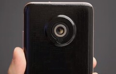 Le prototype de smartphone Xiaomi comporte un téléobjectif mécanique unique à l'arrière. (Source de l'image : Xiaomi)