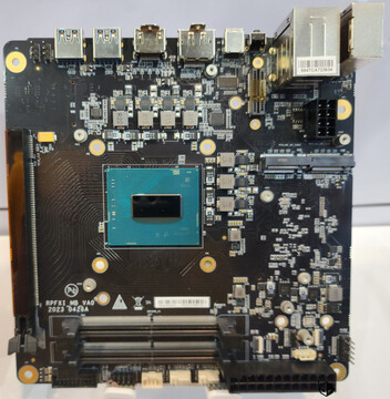 Intel Raptor Lake-HX mobo (Image Source : WCCFTech)