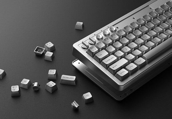 Le 8BitDo Retro 68 Keyboard - NES 40th Limited Edition est construit en aluminium. (Source de l'image : 8BitDo)