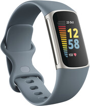 Fitbit Charge 5 - bleu. (Image source : @evleaks)