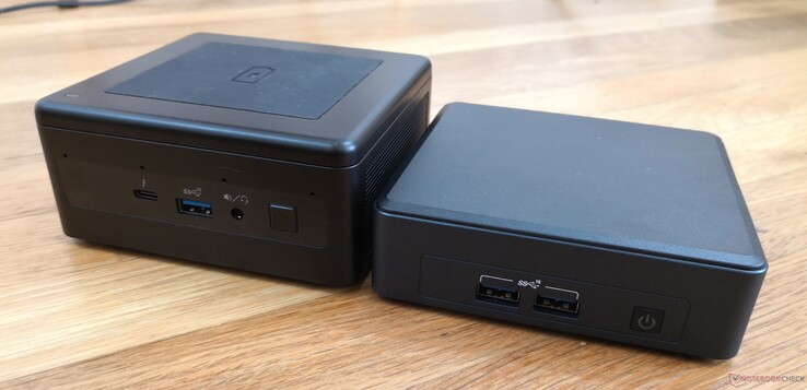 A gauche : NUC 11 Performance, A droite : NUC 11 Pro Mini A gauche : NUC 11 Performance, A droite : NUC 11 Pro Mini