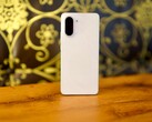 Avec son look marbré chic et son boîtier de haute qualité, le OnePlus Nord CE 5 fait immédiatement bonne impression. (Source de l'image : Notebookcheck)