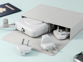 Le Journey AXIE combine une banque d'énergie de 10 000 mAh avec une prise de recharge. (Source : Journey)