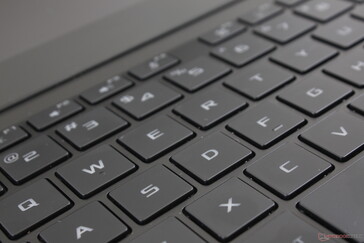 Les touches sont peu profondes avec un retour d'information relativement faible, comme pour la plupart des Ultrabooks