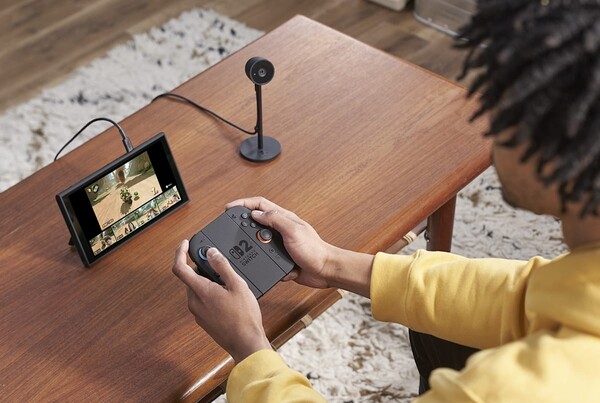 Le deuxième port USB-C de la Nintendo Switch 2 peut être utilisé pour connecter des périphériques tels qu'une caméra USB-C. (Source de l'image : Nintendo)