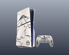 La PS5 et sa manette avec des skins Ghost of Yotei personnalisés.