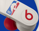 L'édition NBA75 Ivory est fonctionnellement la même que le PowerBeats Pro ordinaire. (Image source : Apple)