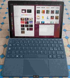 Si l'on retire presque tout ce qui en fait un produit Microsoft, on obtient une tablette étonnamment performante (Image Source : Notebookcheck)