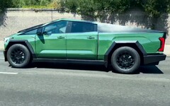 Le Tesla Cybertruck s'est récemment moqué du Toyota Tundra avec un emballage, après avoir fait de même avec le Ford F-150 quelques semaines plus tôt. (Image source:Cybertruck Owners Club)