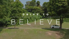 La première publicité de Tesla s&#039;intitule &quot;Drive to Believe&quot; (image : Tesla Asia/Twitter)